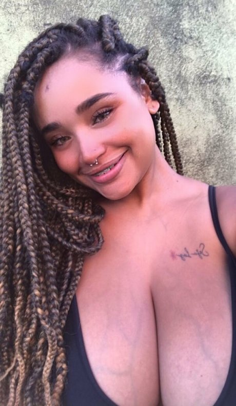 Nanah Rodrigues pornstar naked photo