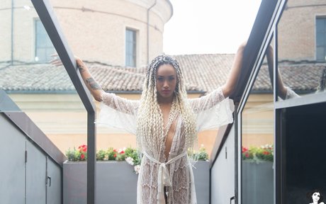 Rikae Crisi naked actress images