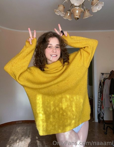 naaami hot star images