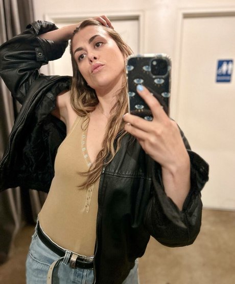 Lindsey Shaw star nude pic