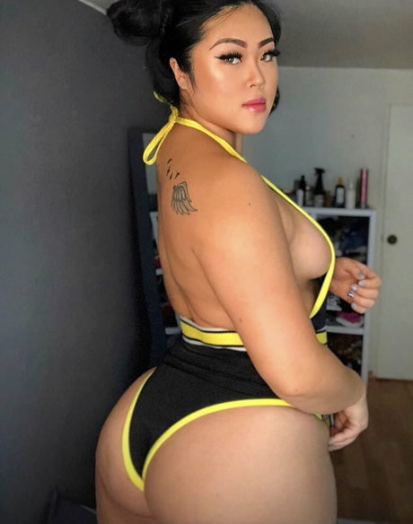 Jin Baek pornstar erotic pic