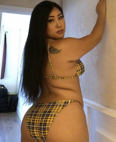 Jin Baek pornographic model pics