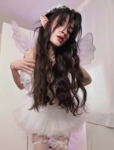 Salinono model adult images