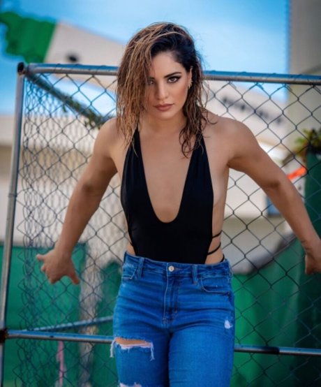 Raquel Rodriguez pretty model pic