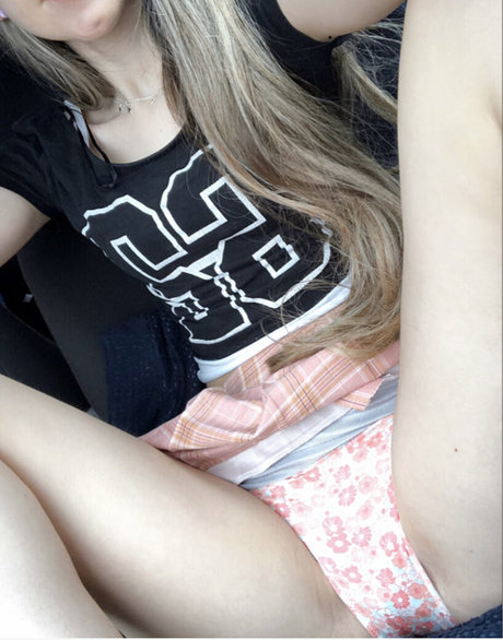 18 year old onlyfans nude picture