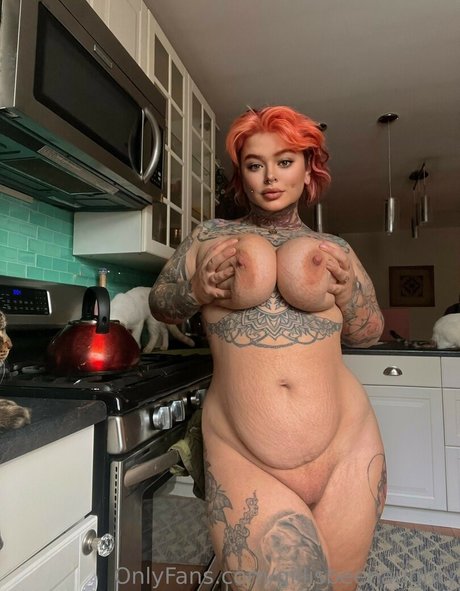 Gillianjiggs Everyone s Mommy star nudes archive