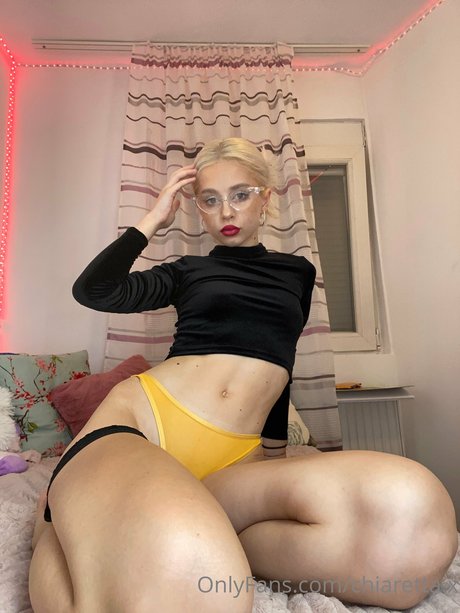 Chiaretta adult model picture