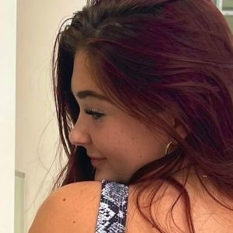 Hanna Kalasky model nude pics