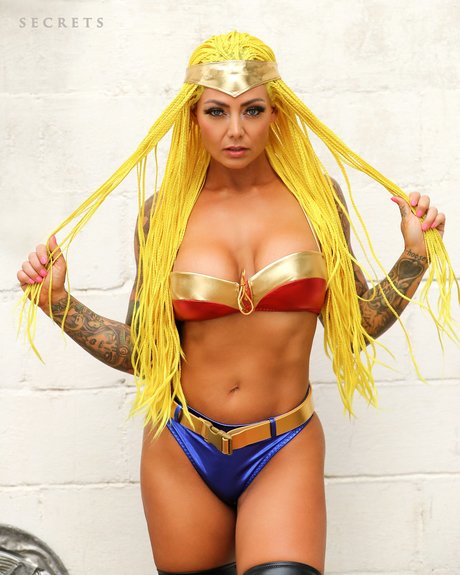 Miss Lindsay Q star perfect pic