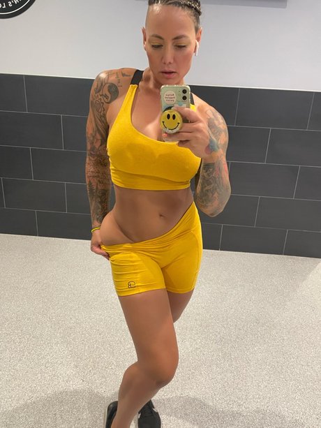 Miss Lindsay Q porn model pics