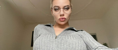 Sweet Aliceee nude model pics