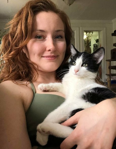 teenyfaery porn model picture