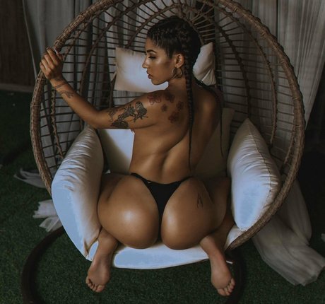 ClaudiaTwerkUp pornographic star images