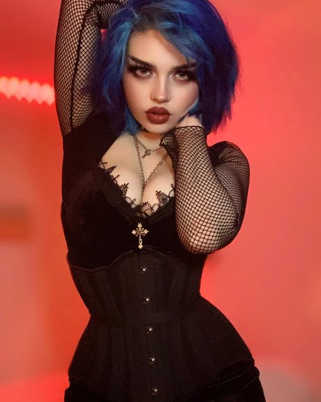 Queen Nephilim model hot pics