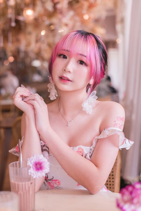 Akaei Ray pretty model images