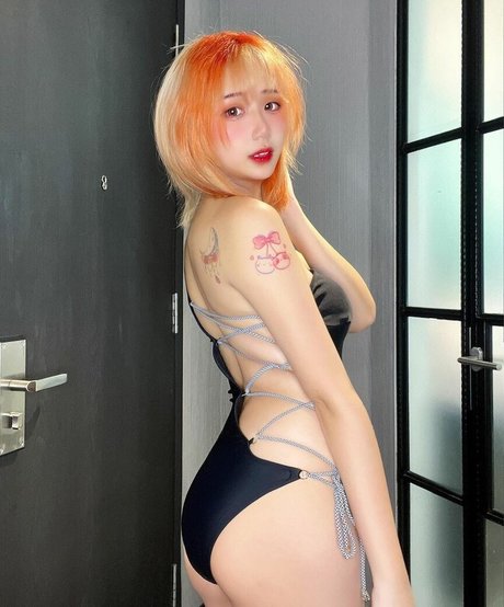 Akaei Ray nude model img