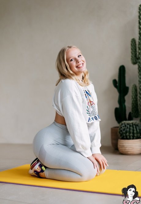 Lisa Barysheva model sexy pics