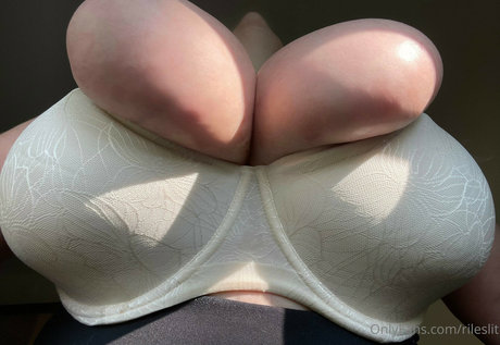 asian brunette onlyfans free images