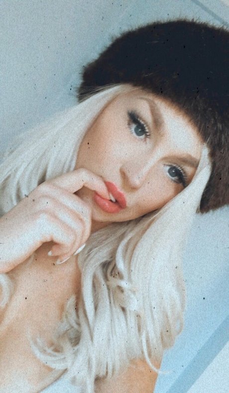 harrietellenshaw star sexy picture