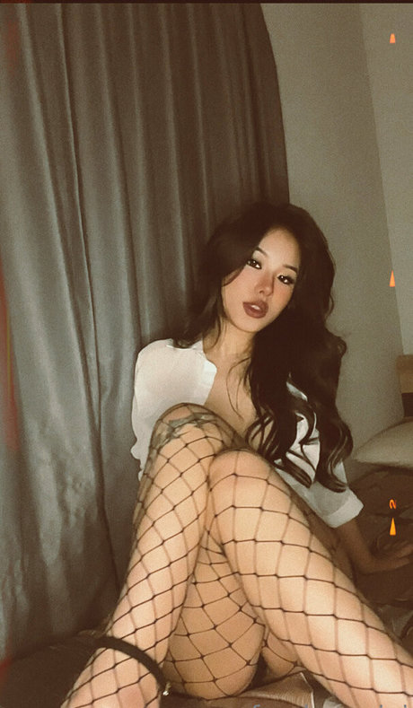 urfreakgemini naked model picture