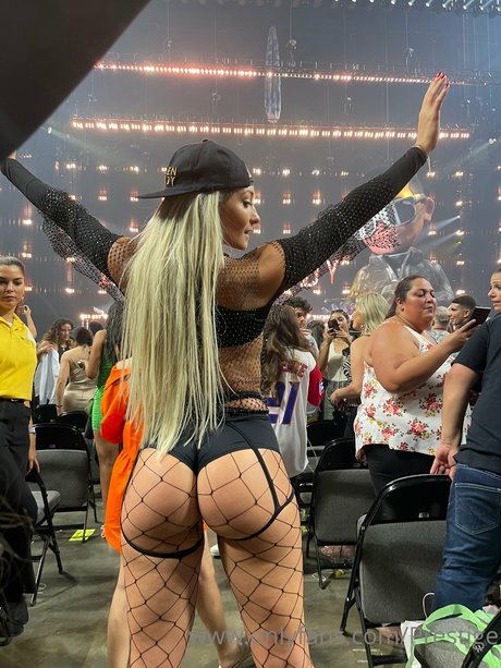 Issa Vegas nice model pictures