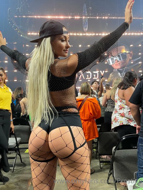 Issa Vegas star nudes image