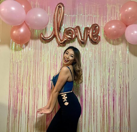 Lizzievx model sexy img