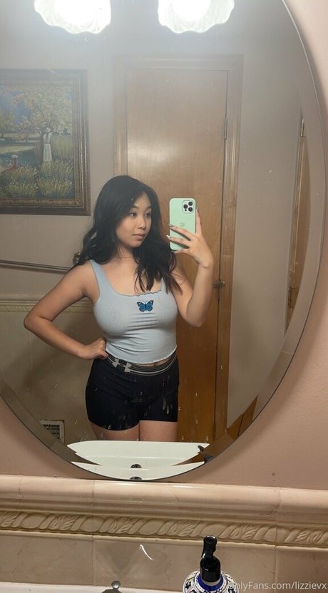 Lizzievx model pornographic pic