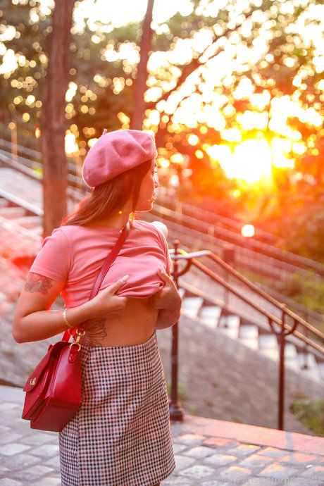 Prunette model naked images