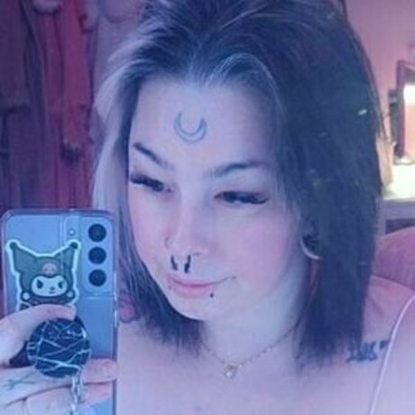 Nikkiwellsof model top archive