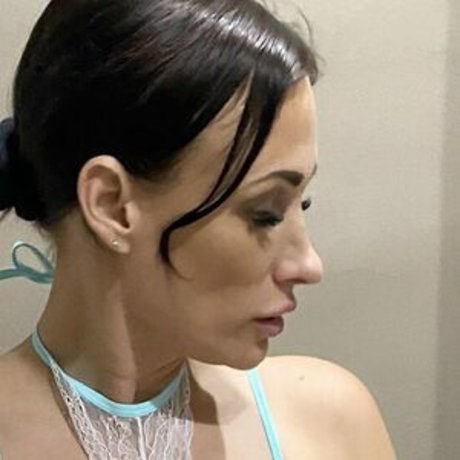 Kinky Mommy model erotic image