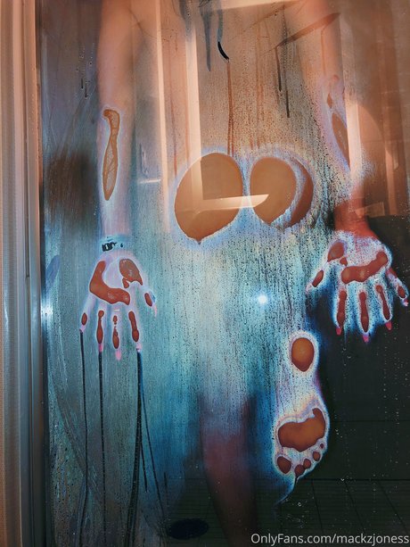 Mackenzie Jones adult star pic