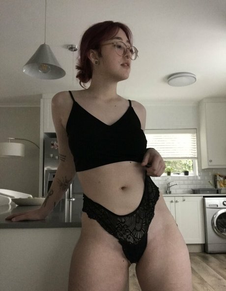 Moshpitmi naked star image