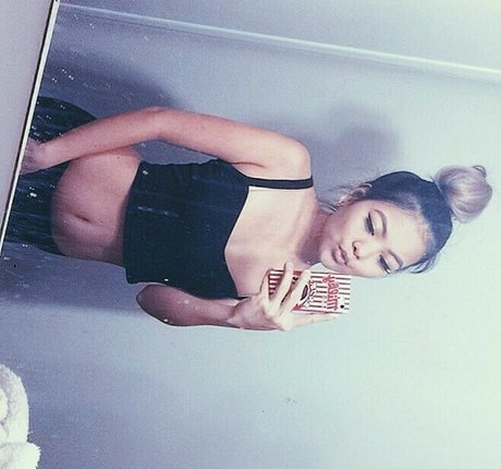 Tch0m star pornographic photos