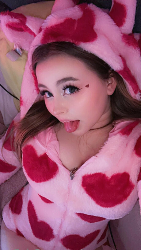 Enyaarwyen erotic model picture