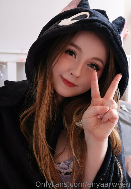 Enyaarwyen pornstar hot image