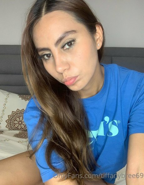 dripping wet pussy onlyfans erotic image