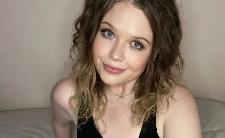 Water Ski Bunny exclusive actress pic