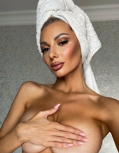 calif0rniumlady model high quality photos