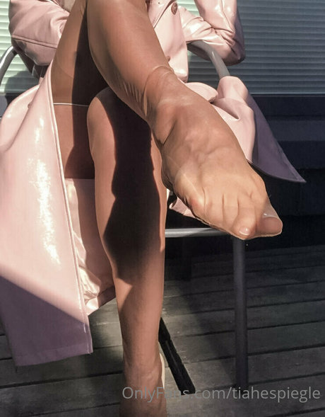 curvy teen onlyfans nude photo