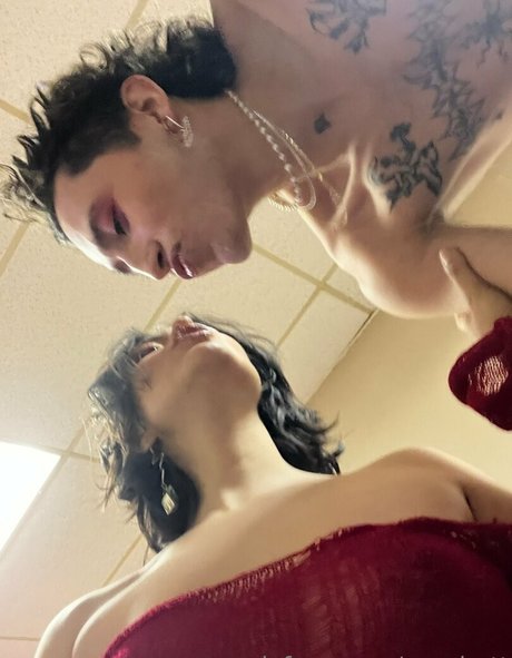 teen lesbian onlyfans hot naked img