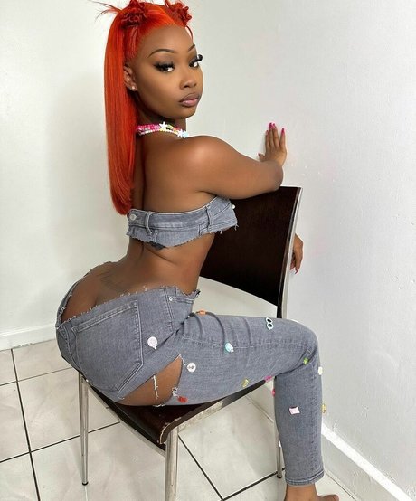 Daalischus pretty model pic