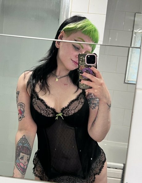 emofwog hot star pic