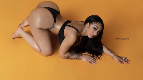 FineAssYonna star best photo