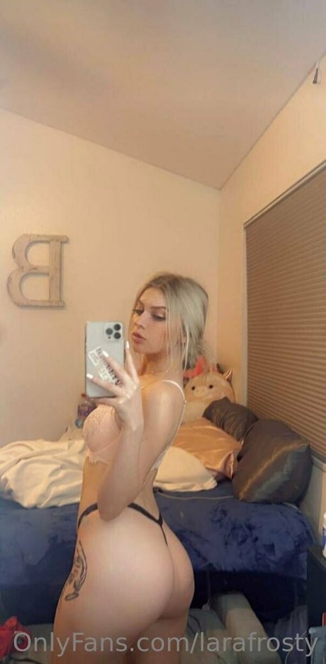 larafrosty sexy model picture