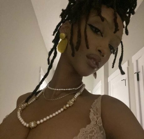 Solaya Ismail star art gallery