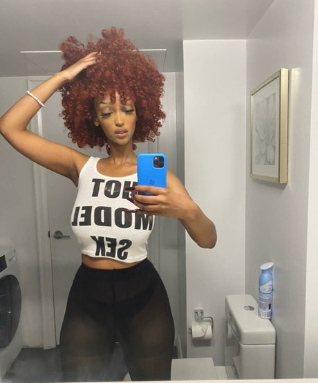 Solaya Ismail model free pics