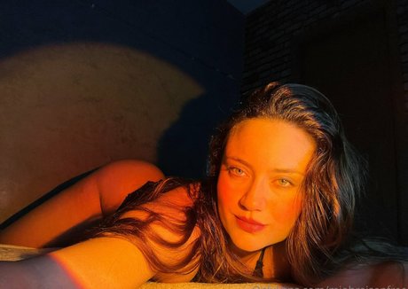 mjohreisenfree model adult photo