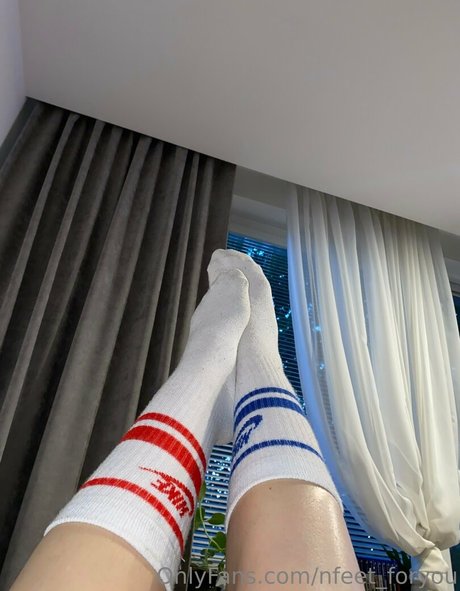 nfeet foryou nudes model picture