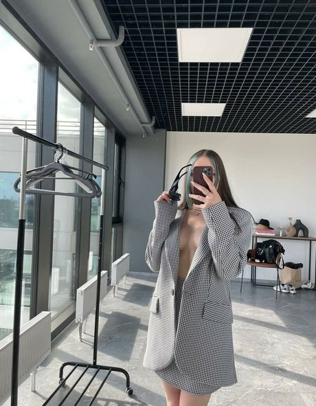 Leron Baron star hot picture